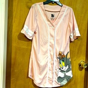 💕Sale”Gorgeous limited edition Tom and Jerry baseball jersey size Medium